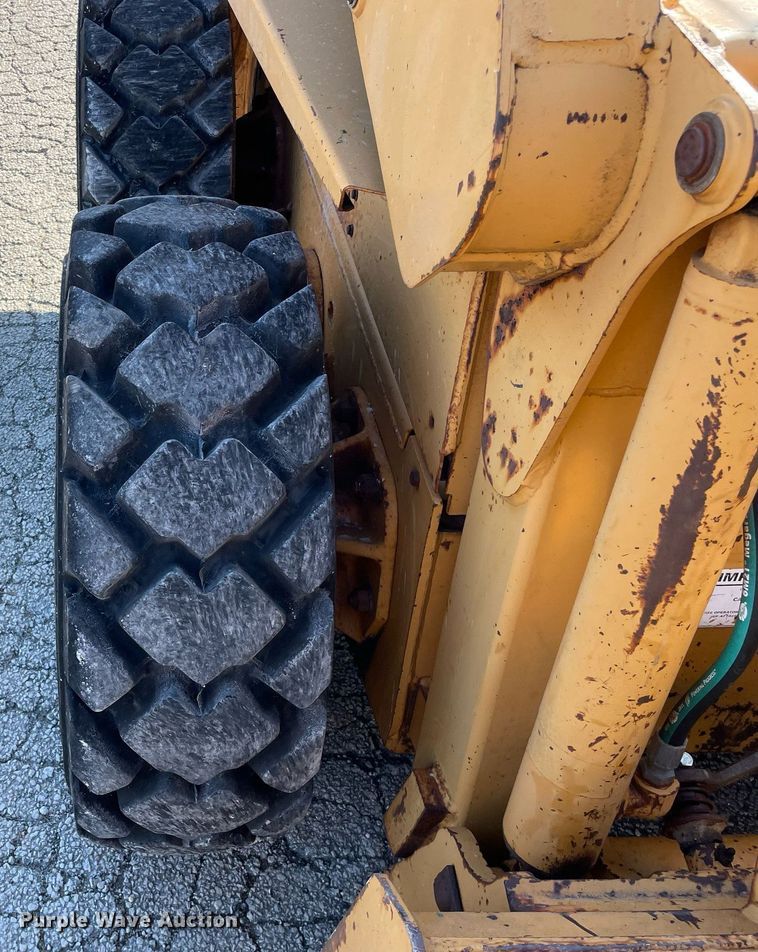 image for item LV9996 1999 Case 1840 skid steer loader