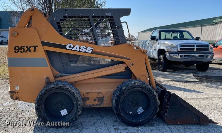 image for item LV9998 2002 Case 95XT skid steer loader