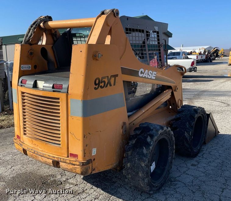 image for item LV9998 2002 Case 95XT skid steer loader