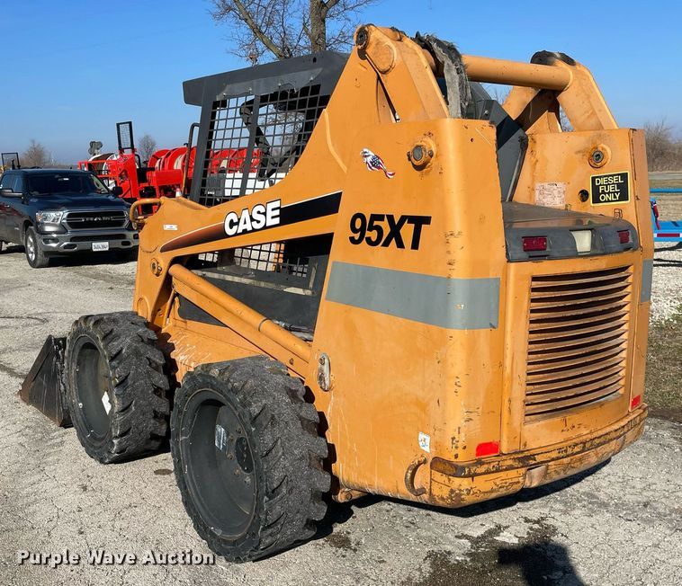 image for item LV9998 2002 Case 95XT skid steer loader