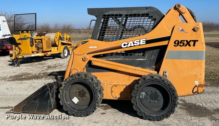 image for item LV9998 2002 Case 95XT skid steer loader