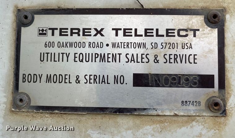 image for item LW9003 2005 International 4400 digger derrick truck