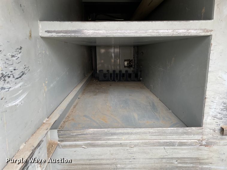 image for item LW9003 2005 International 4400 digger derrick truck