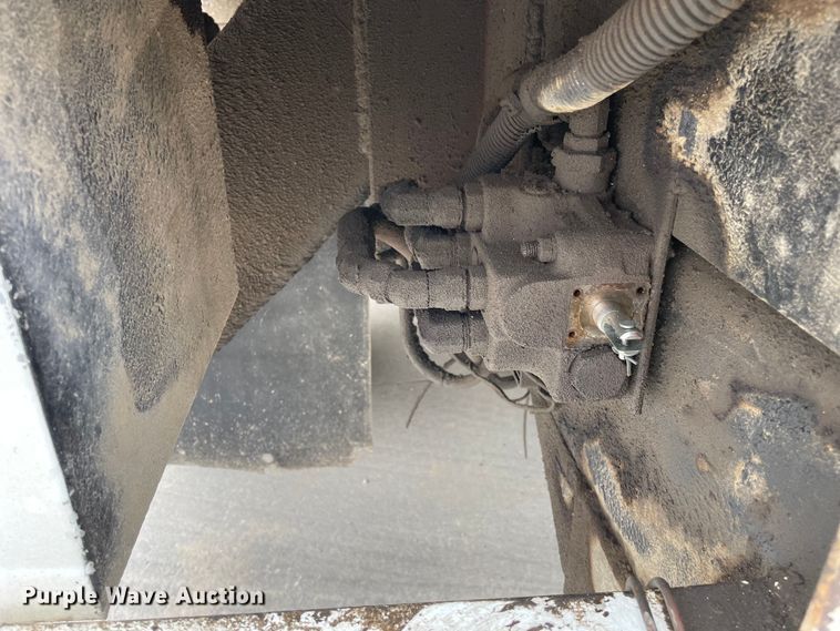 image for item LW9003 2005 International 4400 digger derrick truck