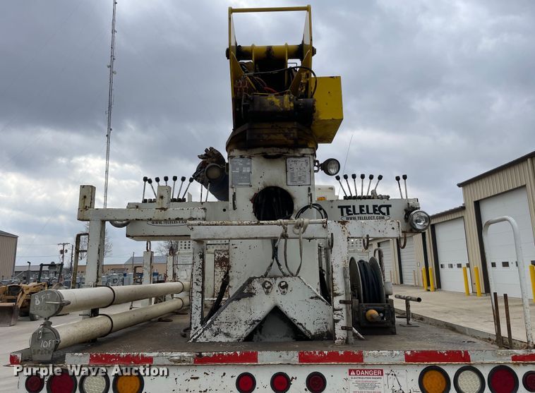 image for item LW9003 2005 International 4400 digger derrick truck