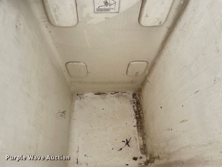 image for item LW9003 2005 International 4400 digger derrick truck