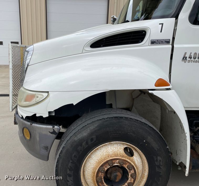 image for item LW9003 2005 International 4400 digger derrick truck