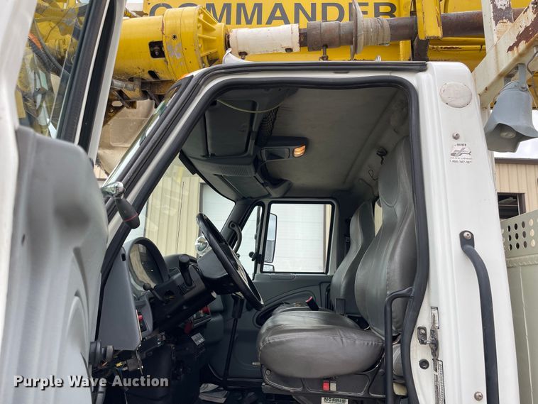 image for item LW9003 2005 International 4400 digger derrick truck