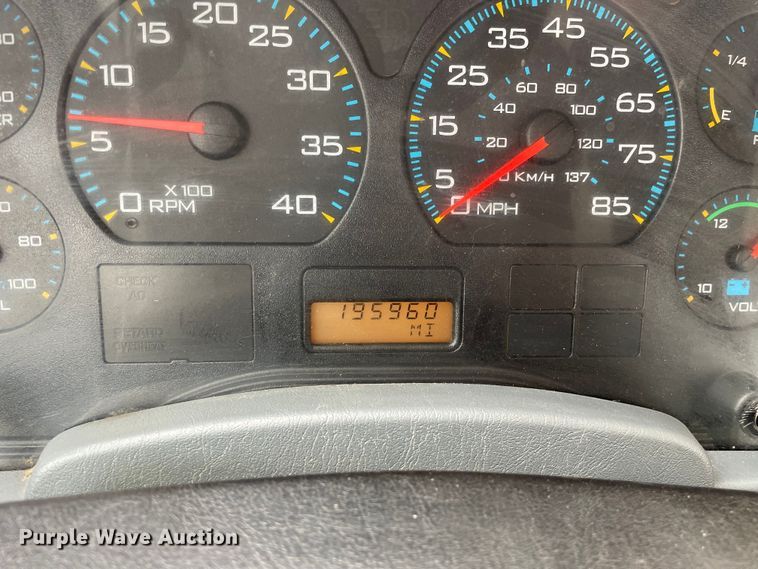 image for item LW9003 2005 International 4400 digger derrick truck