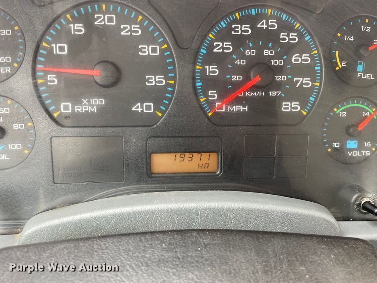 image for item LW9003 2005 International 4400 digger derrick truck