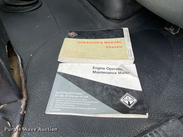 image for item LW9003 2005 International 4400 digger derrick truck