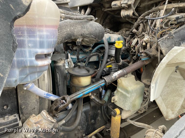 image for item LW9003 2005 International 4400 digger derrick truck