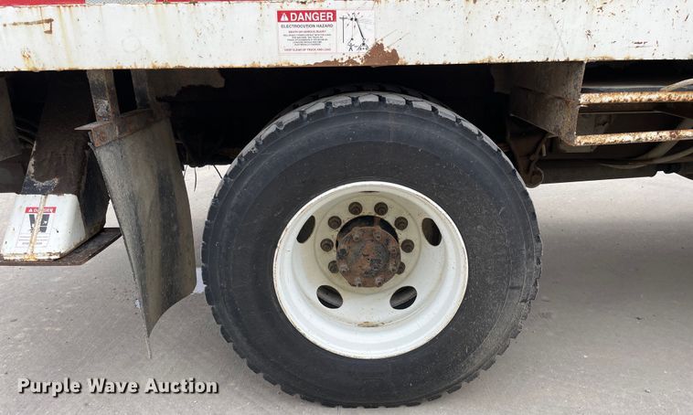 image for item LW9003 2005 International 4400 digger derrick truck