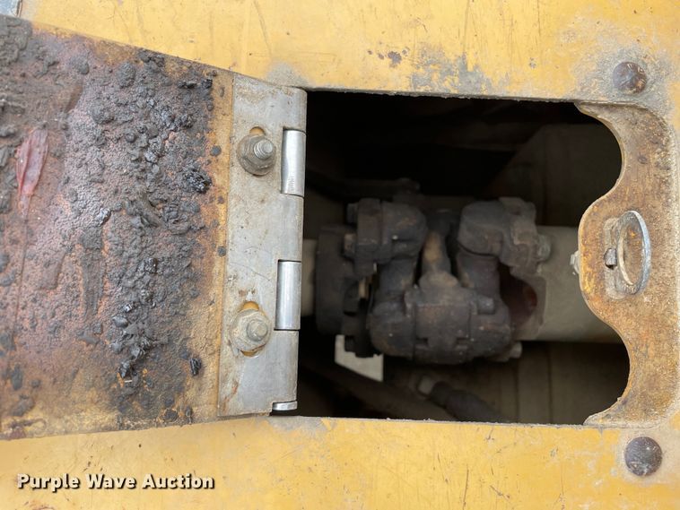 image for item LW9004 1997 Vermeer  V5800 trencher