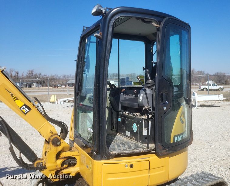 image for item MI9988 2014 Caterpillar 303.5E CR mini excavator
