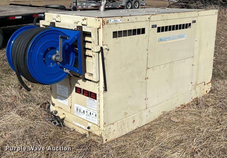 image for item MO9182 1998 Ingersoll Rand  R175 air compressor