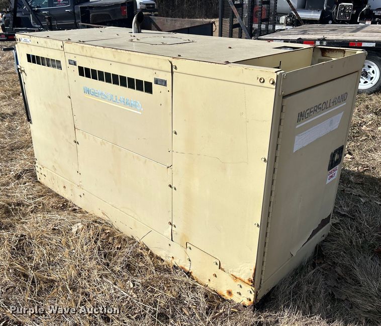 image for item MO9182 1998 Ingersoll Rand  R175 air compressor