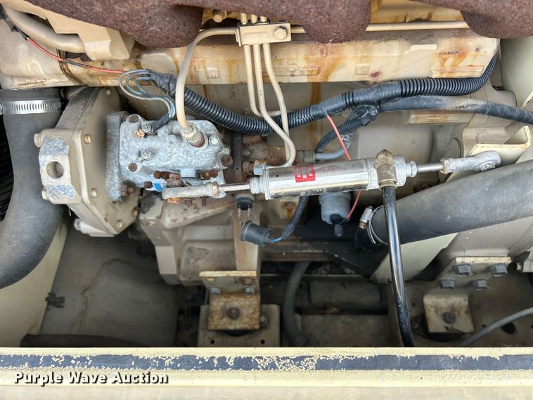 image for item MO9182 1998 Ingersoll Rand  R175 air compressor