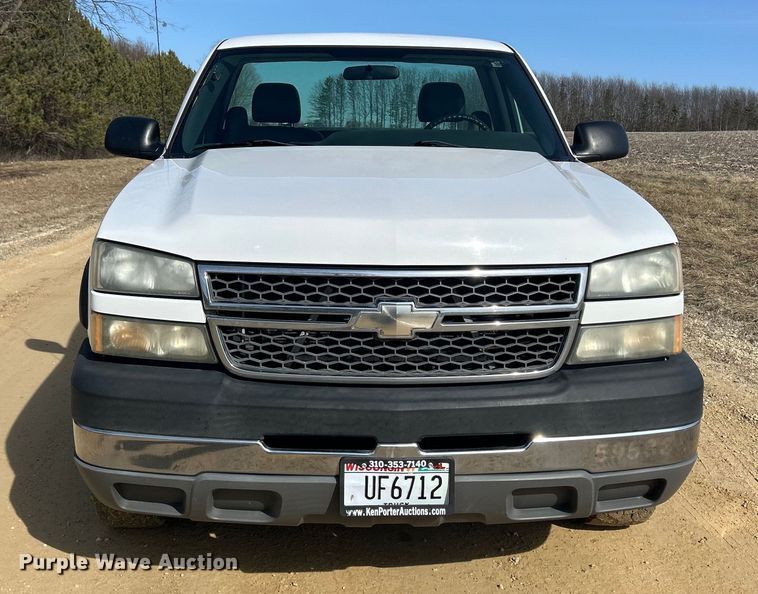 2005 Chevrolet Sliverado 2500HD pickup truck in Viroqua, WI Item