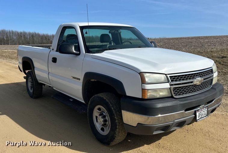 2005 Chevrolet Sliverado 2500HD pickup truck in Viroqua, WI Item