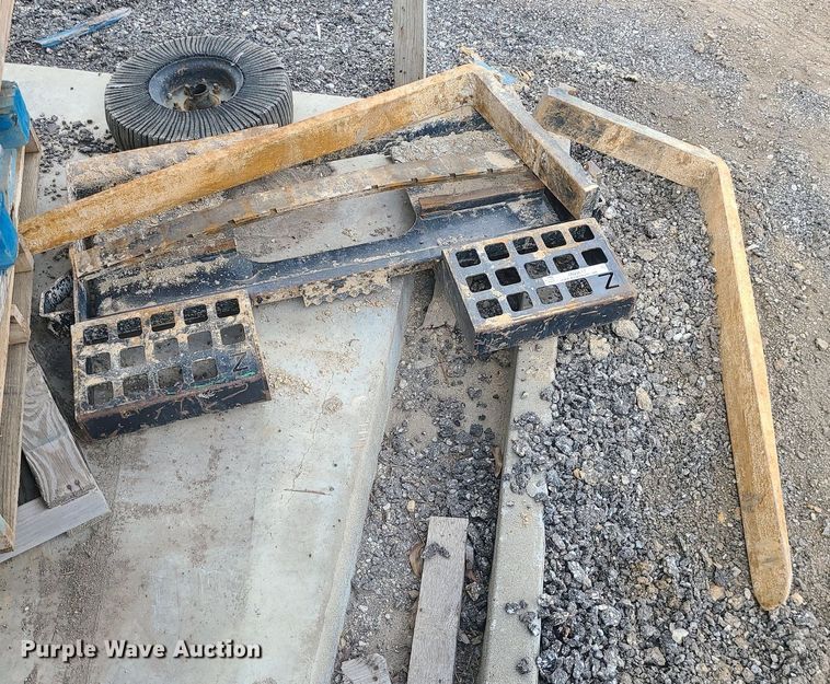 image for item MQ9671 Skid steer forks