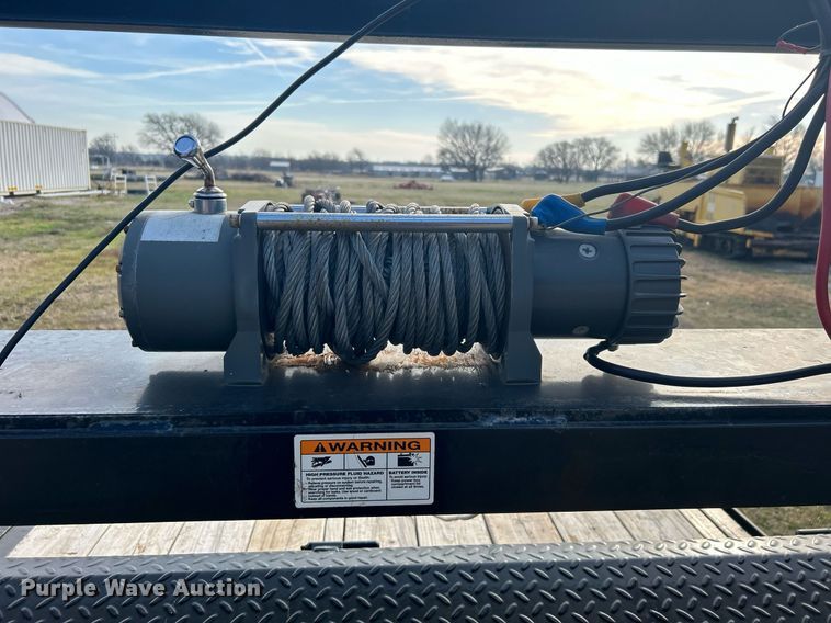 image for item NB9329 2018 PJ Trailers tilt deck equipment trailer