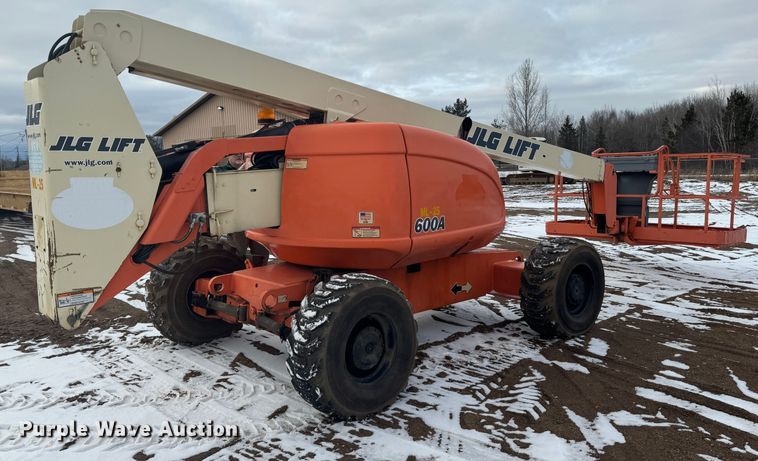 image for item NB9511 2001 JLG 600A boom lift