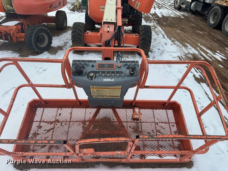 image for item NB9511 2001 JLG 600A boom lift