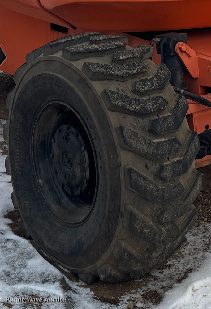 image for item NB9511 2001 JLG 600A boom lift