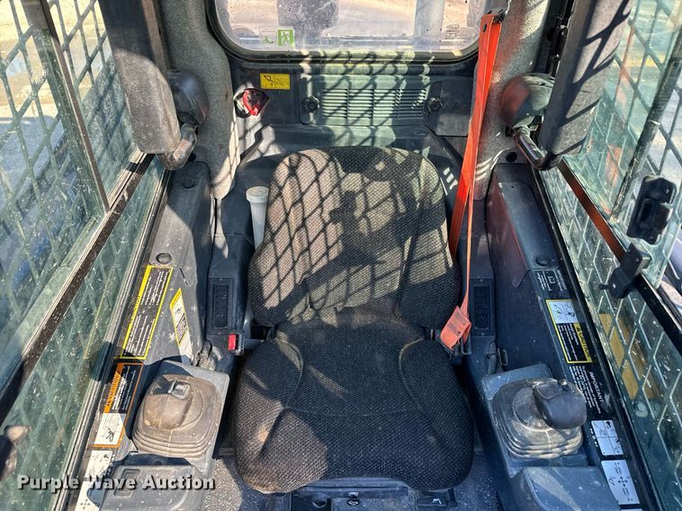 image for item NF9293 2019 John Deere 325G tracked skid steer loader