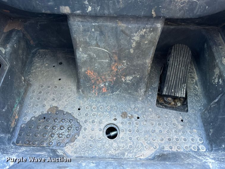 image for item NF9293 2019 John Deere 325G tracked skid steer loader