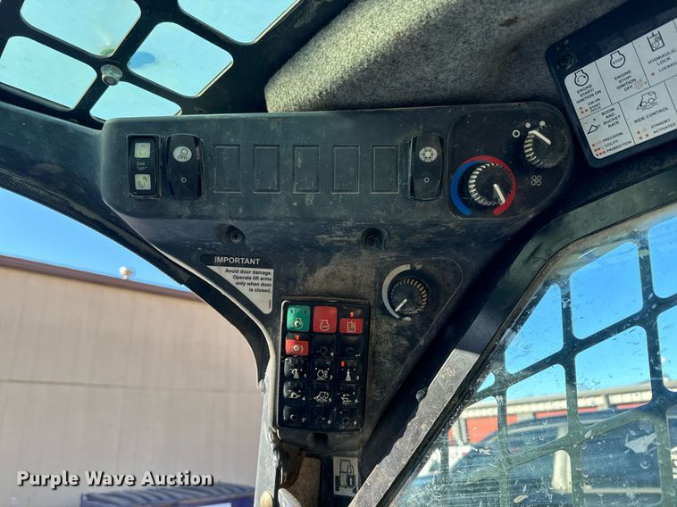 image for item NF9293 2019 John Deere 325G tracked skid steer loader