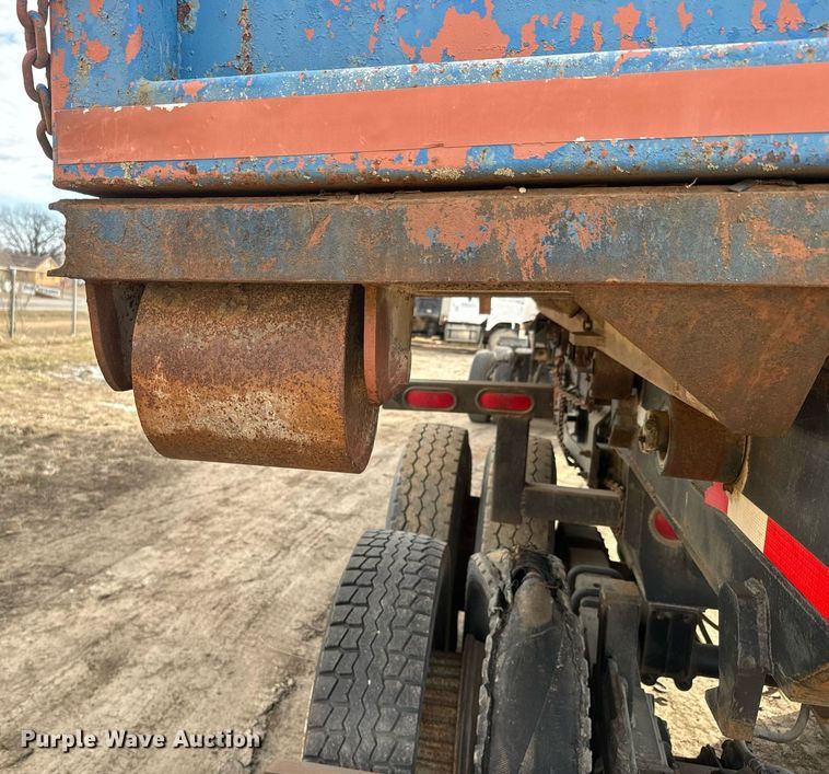 image for item NF9340 1993 Clement roll-off container trailer