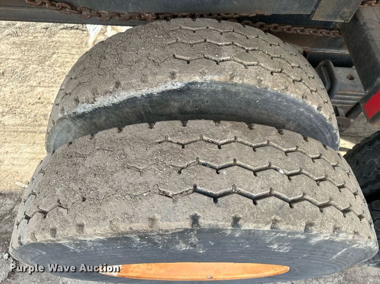 image for item NF9340 1993 Clement roll-off container trailer