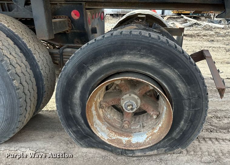 image for item NF9340 1993 Clement roll-off container trailer