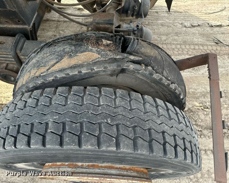 image for item NF9340 1993 Clement roll-off container trailer