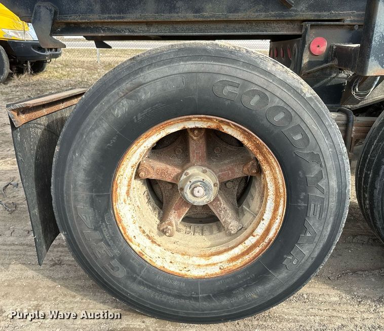 image for item NF9340 1993 Clement roll-off container trailer