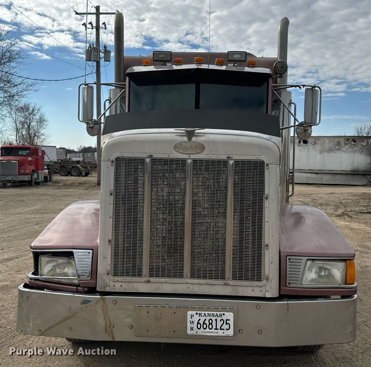 image for item NF9341 1995 Peterbilt  377 semi truck