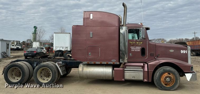image for item NF9341 1995 Peterbilt  377 semi truck