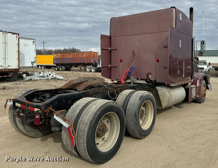 image for item NF9341 1995 Peterbilt  377 semi truck