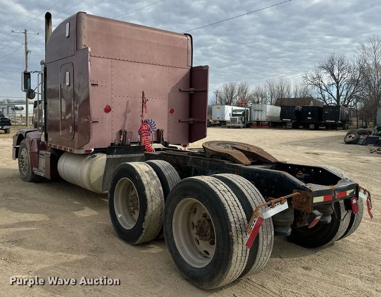 image for item NF9341 1995 Peterbilt  377 semi truck