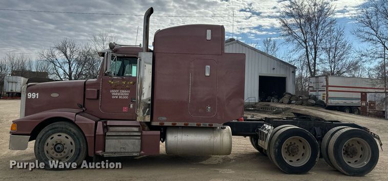 image for item NF9341 1995 Peterbilt  377 semi truck