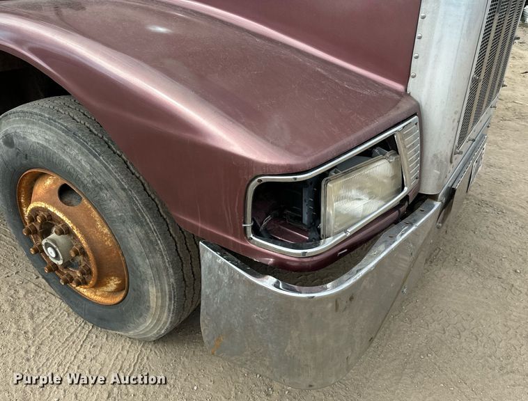 image for item NF9341 1995 Peterbilt  377 semi truck