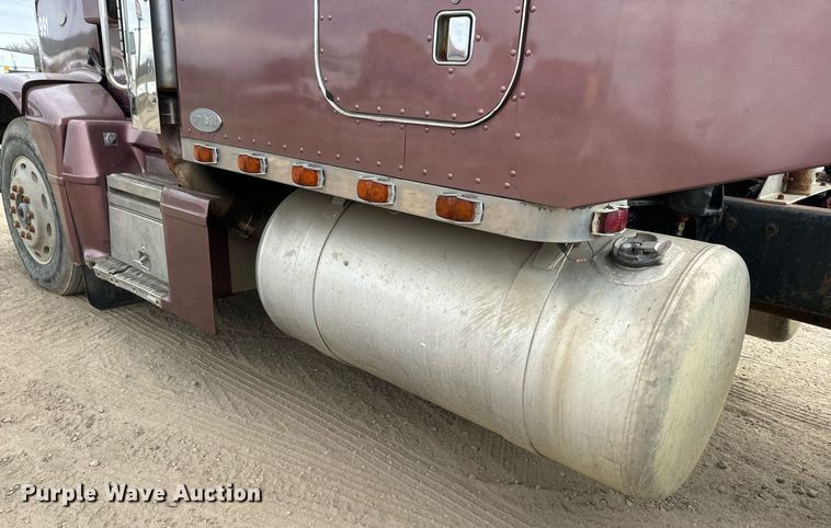 image for item NF9341 1995 Peterbilt  377 semi truck