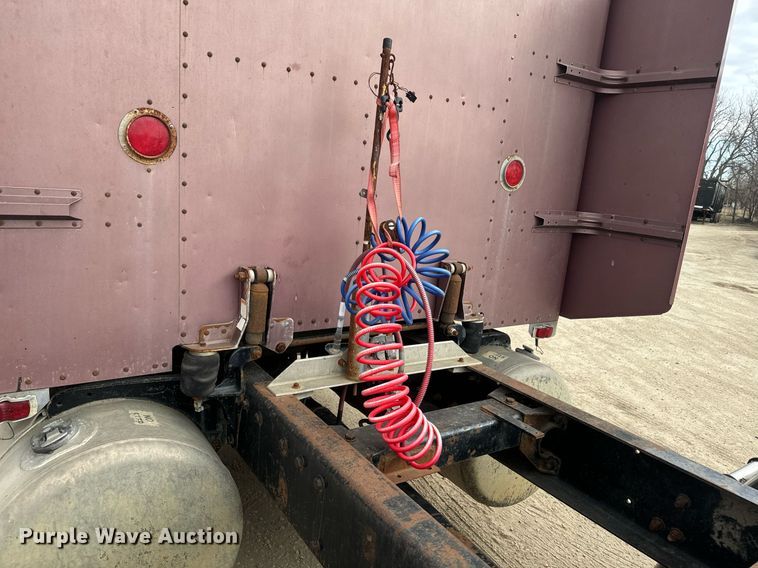 image for item NF9341 1995 Peterbilt  377 semi truck