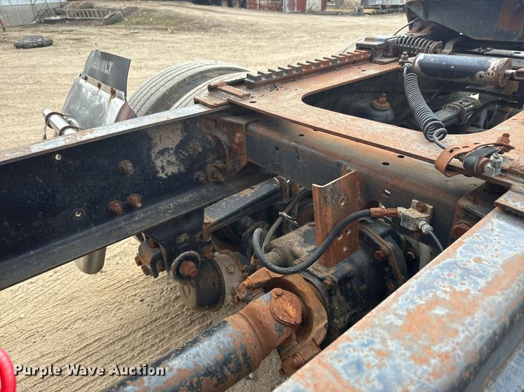 image for item NF9341 1995 Peterbilt  377 semi truck