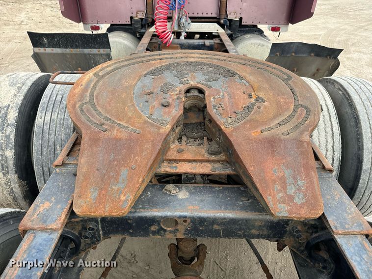 image for item NF9341 1995 Peterbilt  377 semi truck