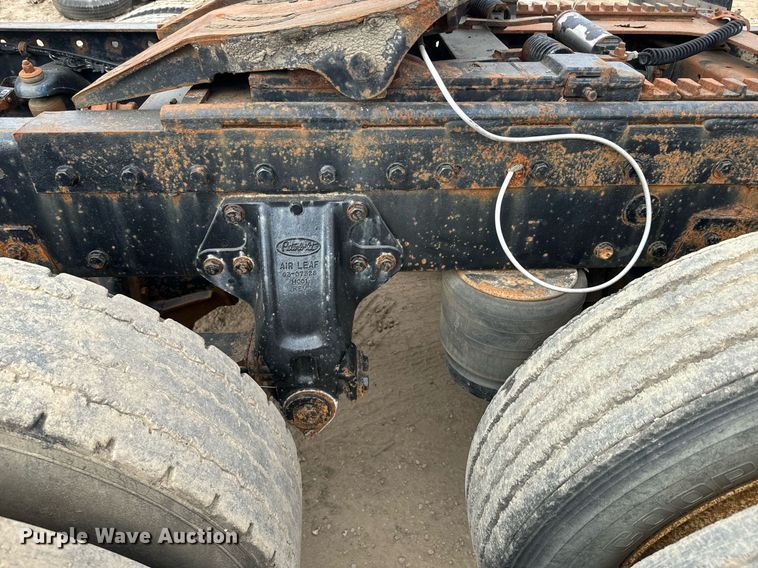 image for item NF9341 1995 Peterbilt  377 semi truck