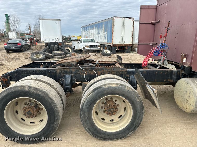 image for item NF9341 1995 Peterbilt  377 semi truck