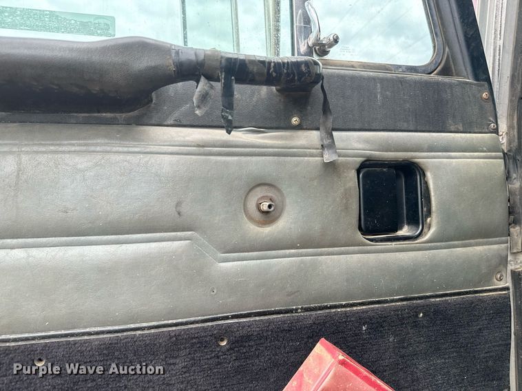 image for item NF9341 1995 Peterbilt  377 semi truck